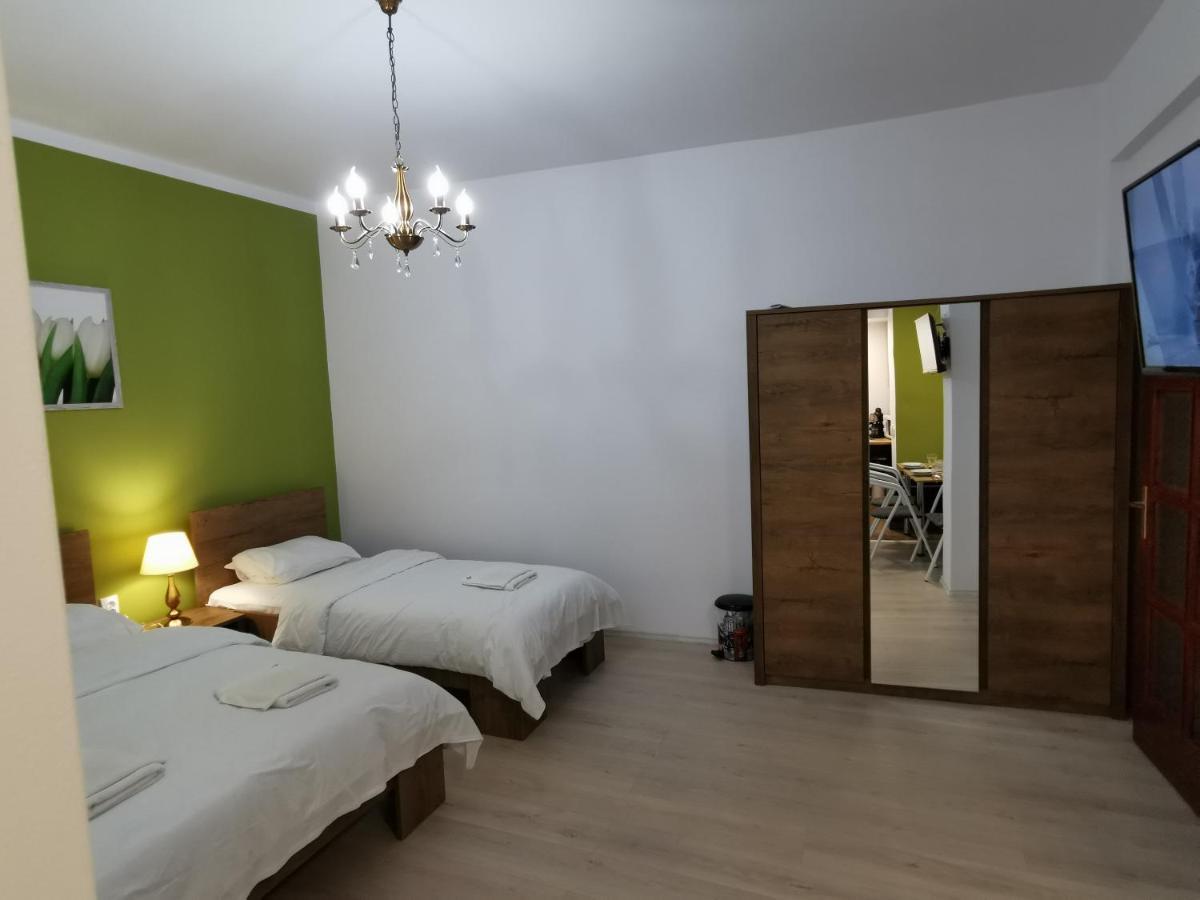 Ambient Deluxe Apartman Gyula Extérieur photo